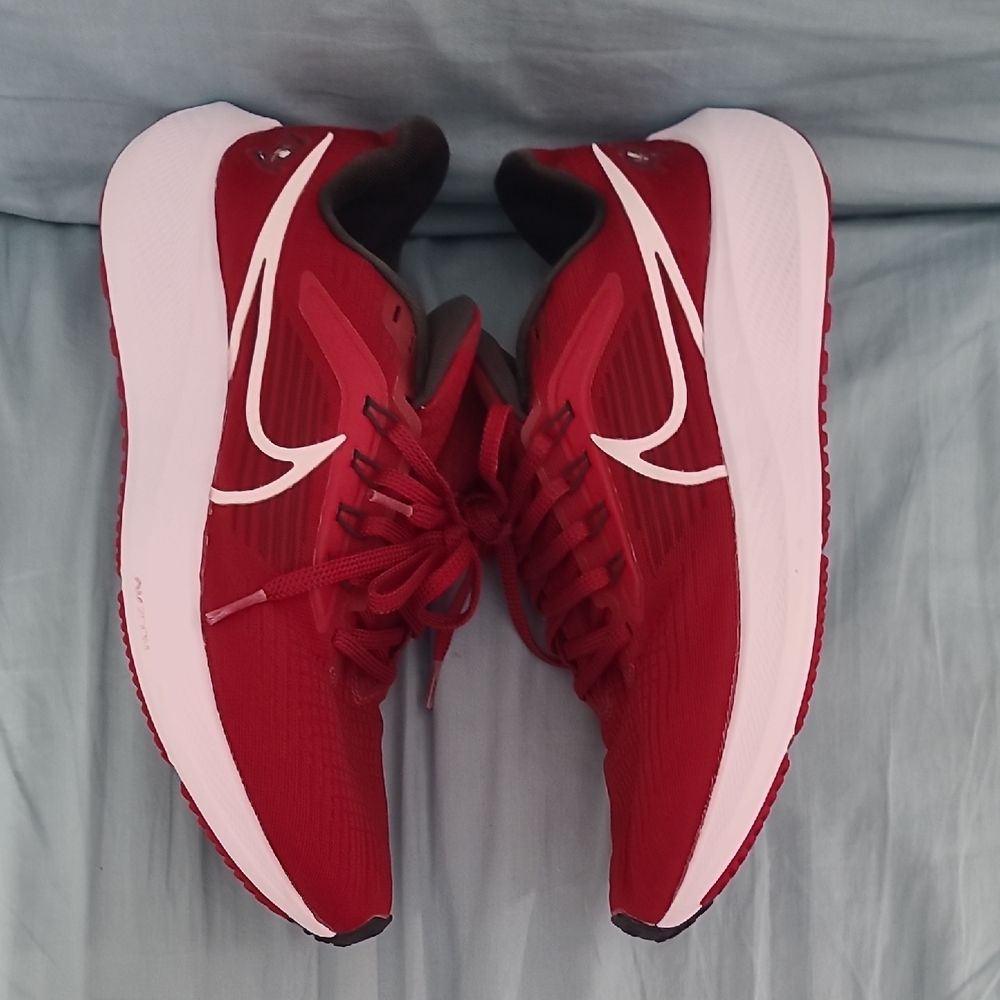 Nike Red Men's Shoes - Picture 4 of 9